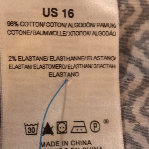 Dockers Bermuda Shorts Size 16 - Picture 5 of 5